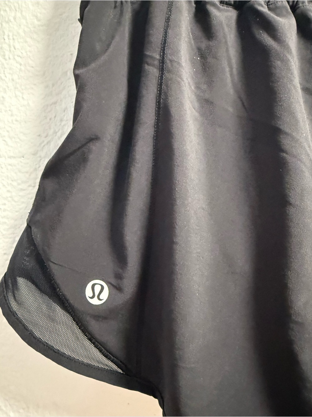 lululemon hotty hot low-rise lined short 2.5 women size 10 shorts running - Picture 3 of 4